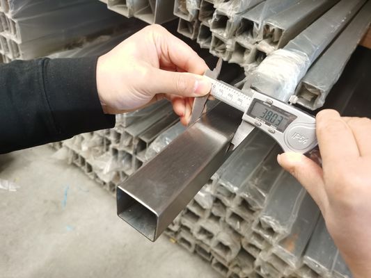 ASTM A479 bürstete Edelstahl-Vierkantrohr polierte helle 0.6mm