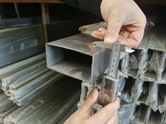 ASTM A479 bürstete Edelstahl-Vierkantrohr polierte helle 0.6mm